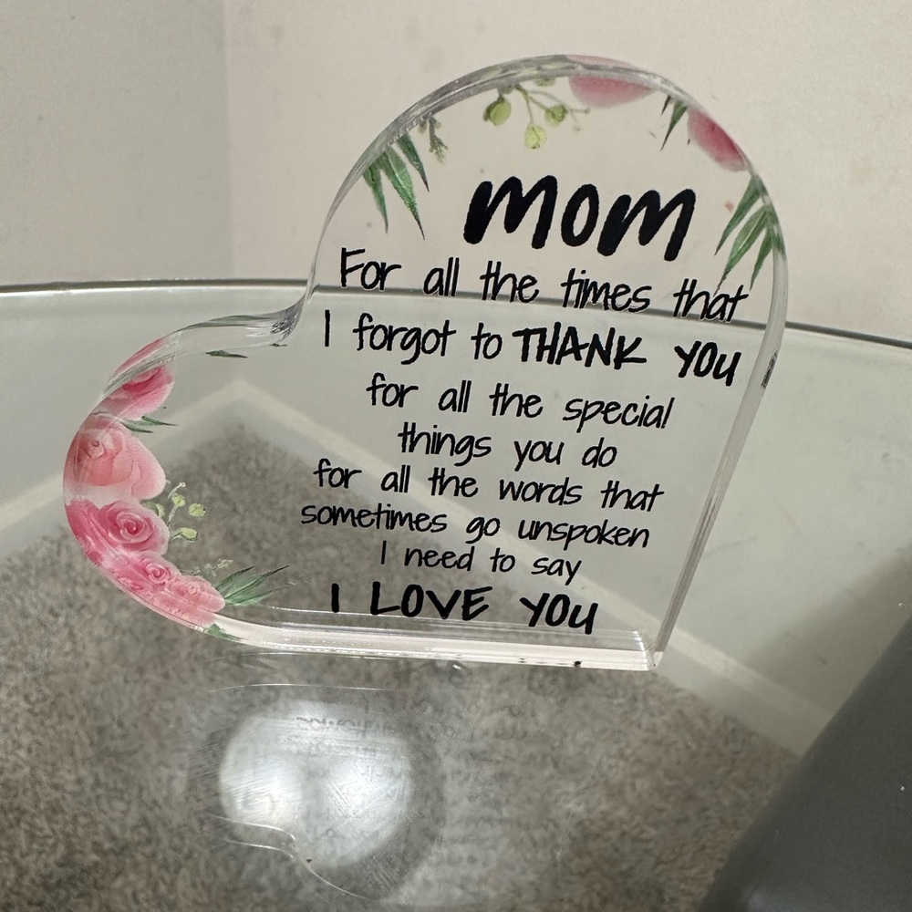 ACRYLIC HEART SHAPED GIFT GOR MOMS